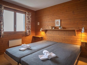 3 bedrooms, iron/ironing board, WiFi