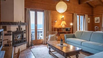 Télévision, cheminée