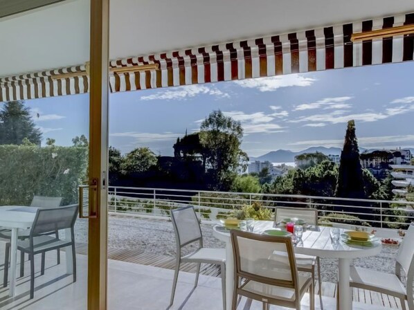 An outdoor dining area with a view of a mountainous landscape.
