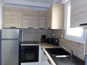 Kühlschrank, Mikrowelle, Ofen, Geschirrspüler