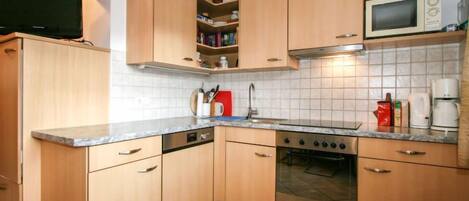 Kühlschrank, Mikrowelle, Ofen, Geschirrspüler