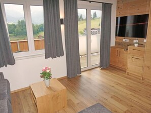 TV - Apartment Ladis by Interhome (Fiss)