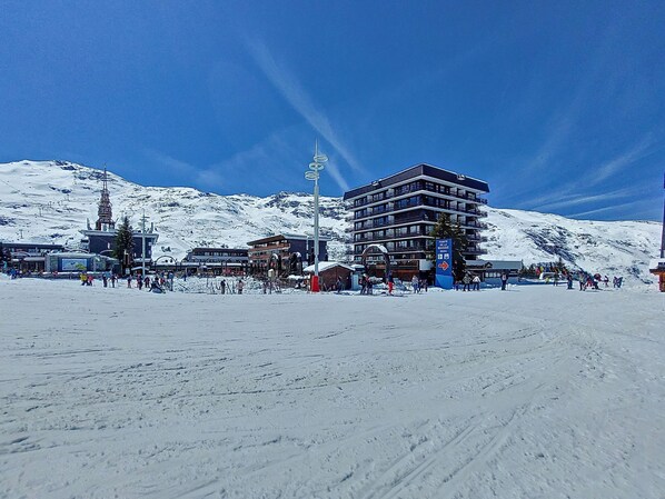 المنشأة من الخارج