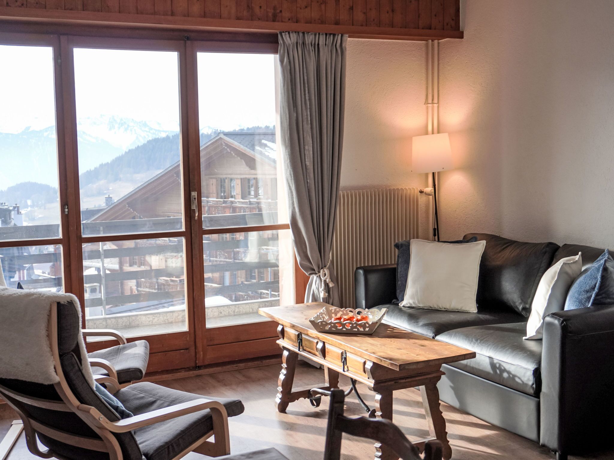 Televisión y chimenea 