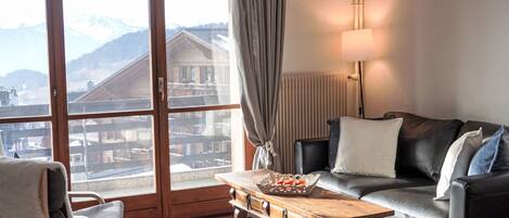 Televisión y chimenea