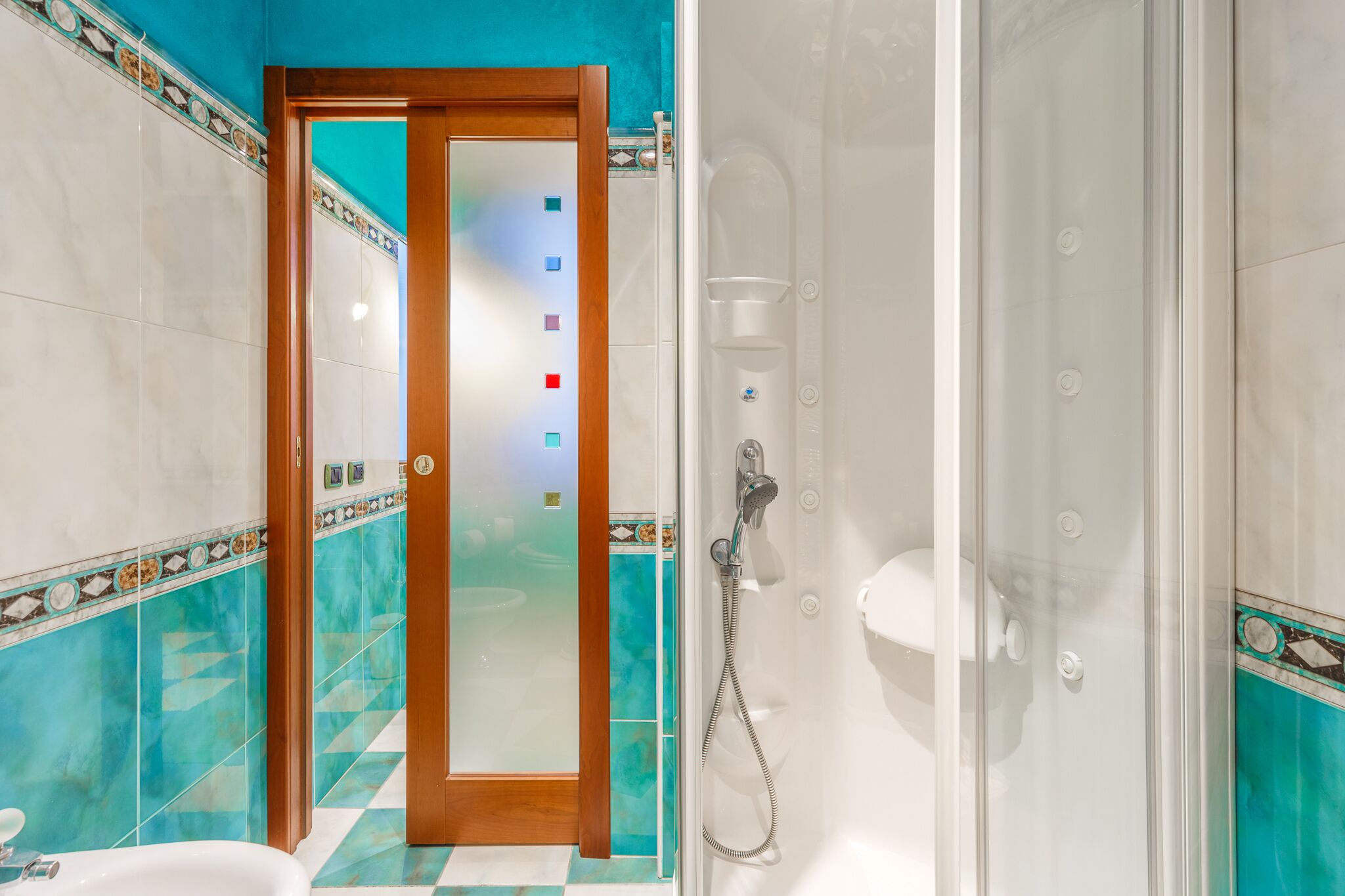 Douche, baignoire à jets, douche hydromassante, sèche-cheveux