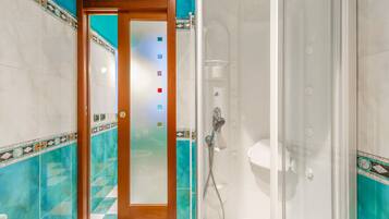 Douche, baignoire à jets, douche hydromassante, sèche-cheveux