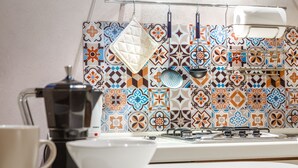A kitchen with a coffee maker, a kettle, and a kettle rack. - A stone's throw from the Castle (Ferrara)