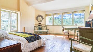 6 bedrooms, free internet