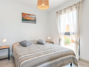 1 bedroom, iron/ironing board, internet