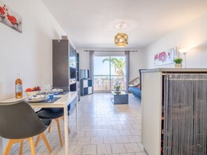 Dining - Dio Brasil by Interhome (Saint Cyr sur mer Les Lecques)