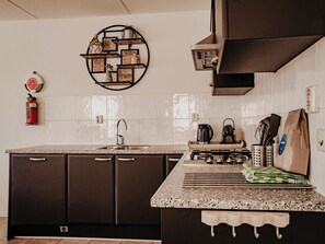 Frigorifero, lavastoviglie, pentole/stoviglie/utensili