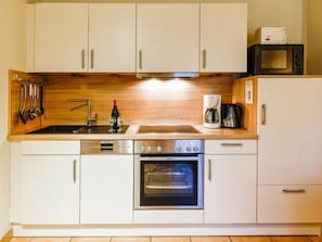 KĂŒhlschrank, Mikrowelle, Ofen, GeschirrspĂŒler