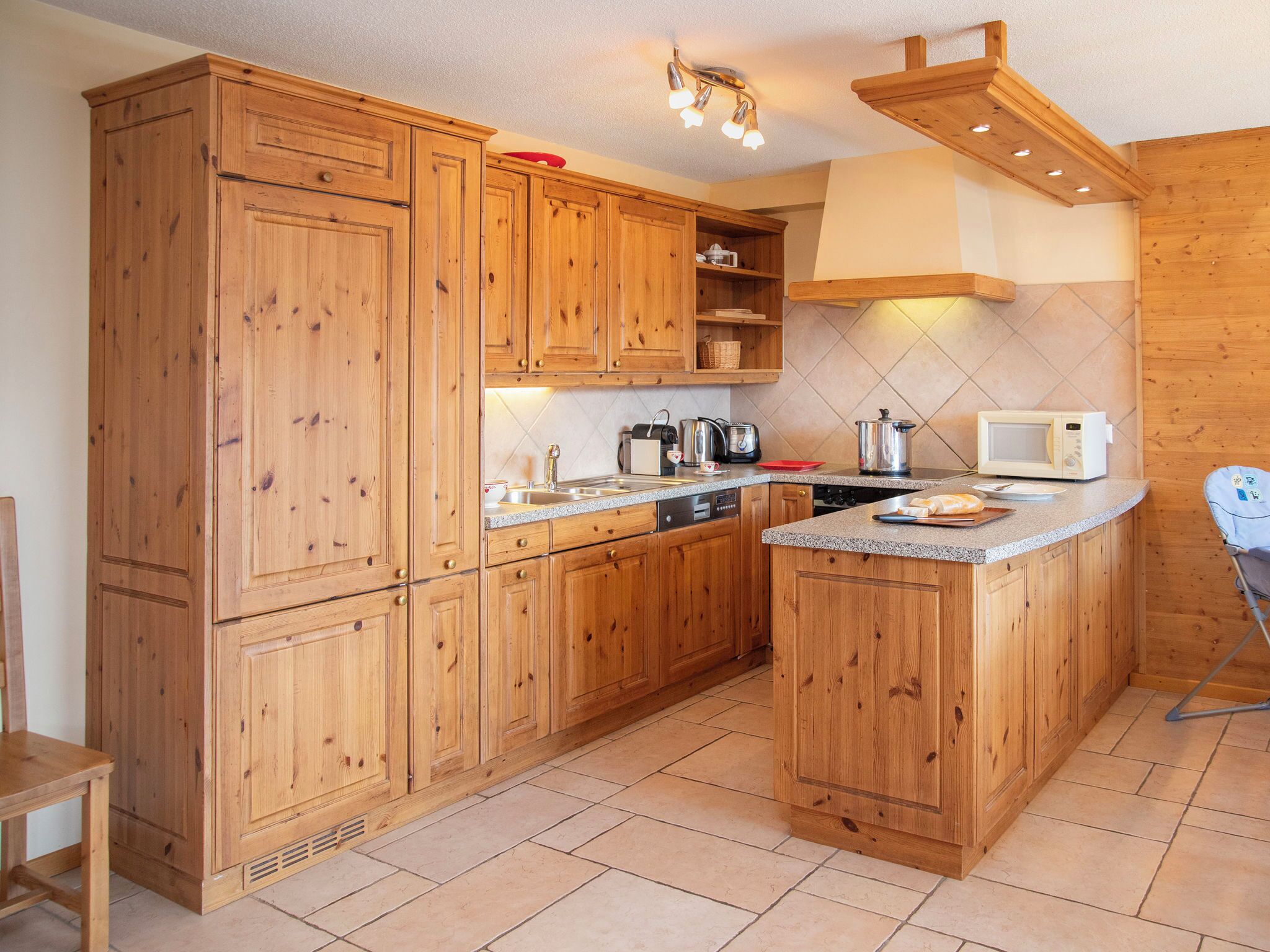 ثلاجة، ميكروويف، فرن، غسالة أطباق