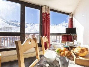 Dining - Trois Vallées 517 by Interhome (Val Thorens)