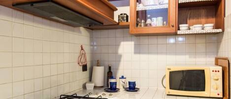 Kühlschrank, Mikrowelle, Ofen, Toaster