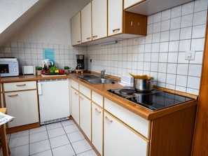 Kühlschrank, Mikrowelle, Toaster, Hochstuhl