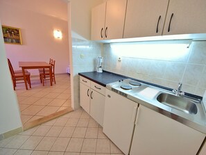 Refrigerador y utensilios de cocina