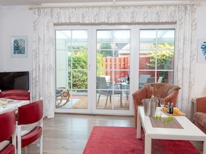 Fernseher, Kamin, DVD-Player