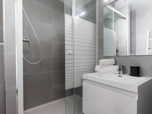 Hair dryer, towels - Le Curling A (Val Claret) by Interhome (Tignes)