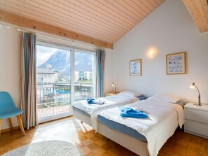 4 bedrooms, iron/ironing board, WiFi