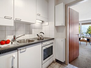 Fridge, oven, cookware/dishes/utensils