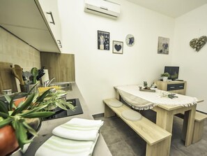 Dining - Snježana by Interhome (Karlobag)