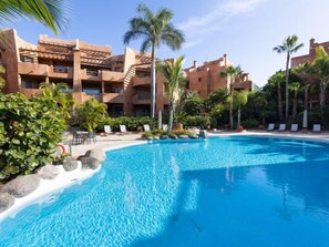 Een verwarmd zwembad