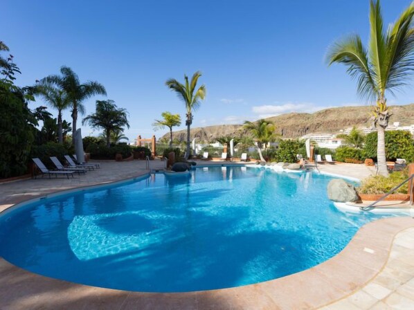 Een verwarmd zwembad