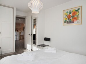 2 bedrooms, free Internet