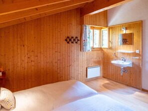 3 室のベッドルーム、デスク、インターネット