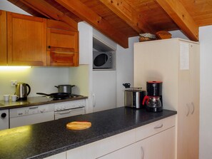 Fridge, microwave, dishwasher, cookware/dishes/utensils