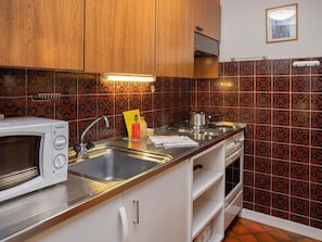 Fridge, oven, toaster, cookware/dishes/utensils