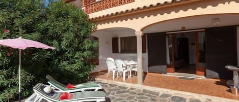 屋外ダイニングエリア