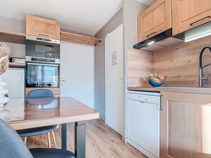 Refrigerador, microondas, horno y lavavajillas 