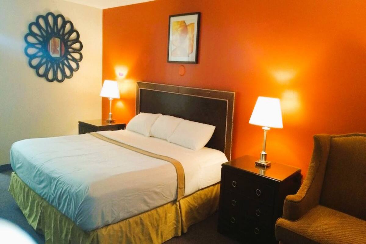 Desk, iron/ironing board, free WiFi, bed sheets
