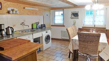 Kühlschrank, Mikrowelle, Ofen, Geschirrspüler