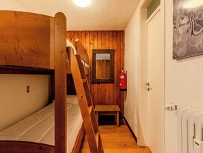 1 quarto, ferros/tábuas de passar roupa, acesso de cortesia à internet