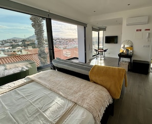 4 habitaciones, insonorización y tabla de planchar con plancha 