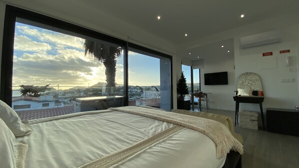 4 bedrooms, soundproofing, iron/ironing board, travel cot