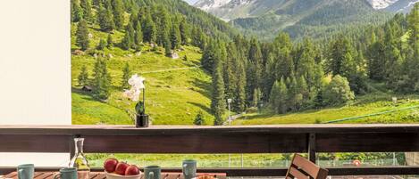 تناول الطعام بالخارج