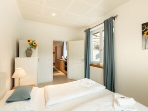 3 soverom, skrivebord og internettilgang