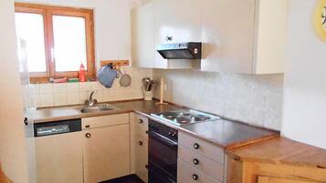 Kühlschrank, Ofen, Geschirrspüler, Kochgeschirr/Geschirr/Besteck