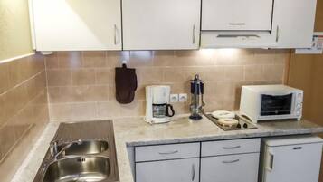 Kühlschrank, Kochgeschirr/Geschirr/Besteck