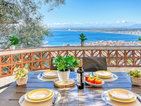 Outdoor dining - Villa Cecilia by Interhome (Roses)