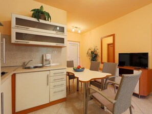 Dining - Catalpa by Interhome (Balatonföldvár)