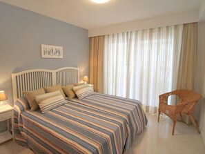 3 slaapkamers, een bureau, internet