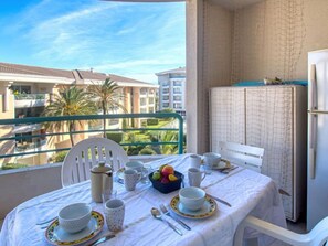 Outdoor dining - Le Cesarée by Interhome (Fréjus)