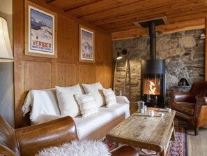 TV, fireplace - La Pive by Interhome (Verbier)