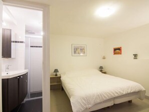 1 bedroom, free internet